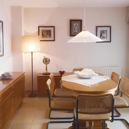 Apartamento 4 Bedroom Awesome In *