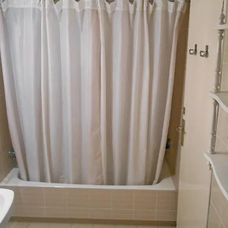 4 Bedroom Awesome In Apartamento *