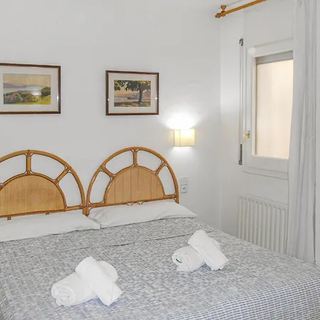 Apartment 4 Bedroom Awesome In *